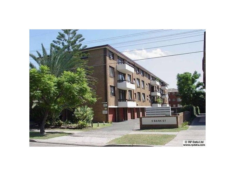 2/9 Bank Street, Meadowbank NSW 2114