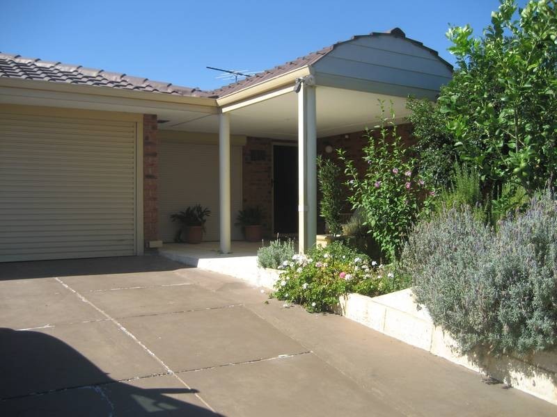 12 McLernon Place, South Lake WA 6164
