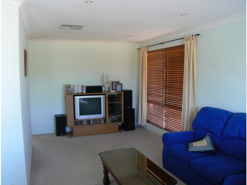 9 Jeavons Place, South Lake WA 6164