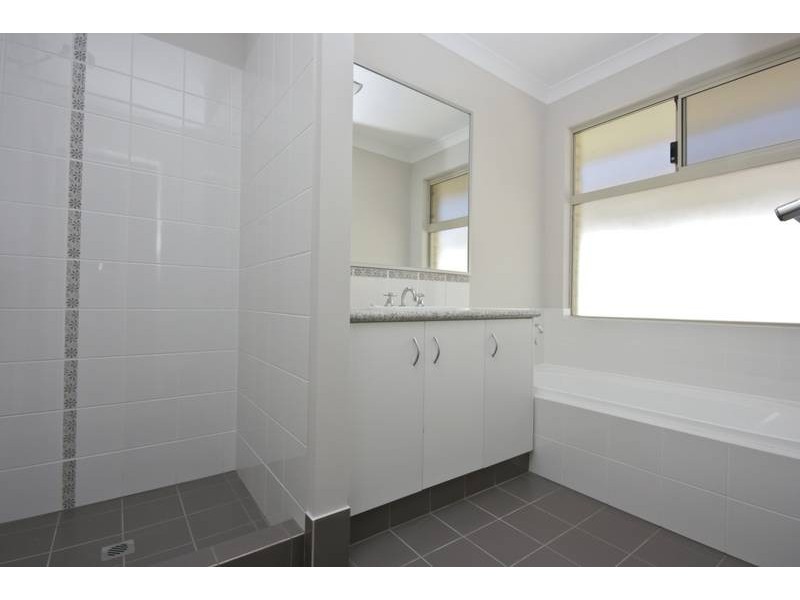 29 St Joseph Fairway, Success WA 6164