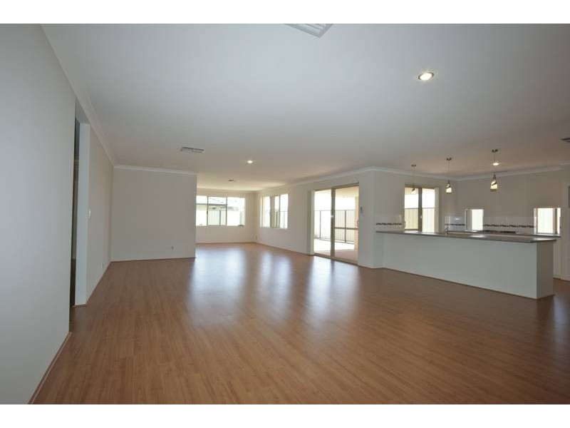 29 St Joseph Fairway, Success WA 6164