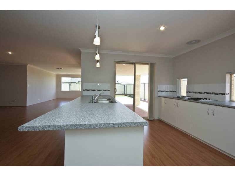 29 St Joseph Fairway, Success WA 6164