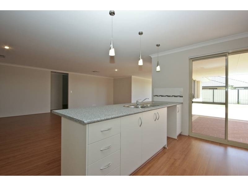 29 St Joseph Fairway, Success WA 6164
