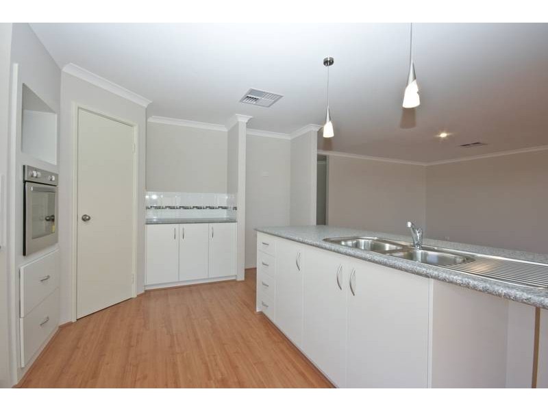 29 St Joseph Fairway, Success WA 6164
