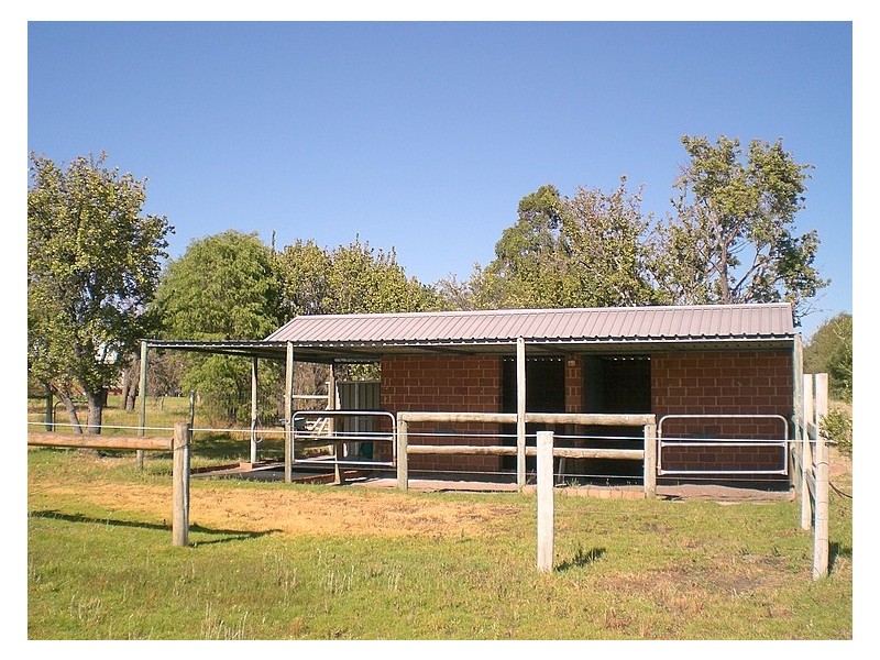47 Leslie Road, Wandi WA 6167