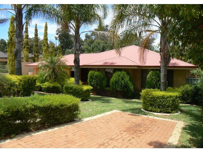 14 Fairmount Close, Bibra Lake WA 6163