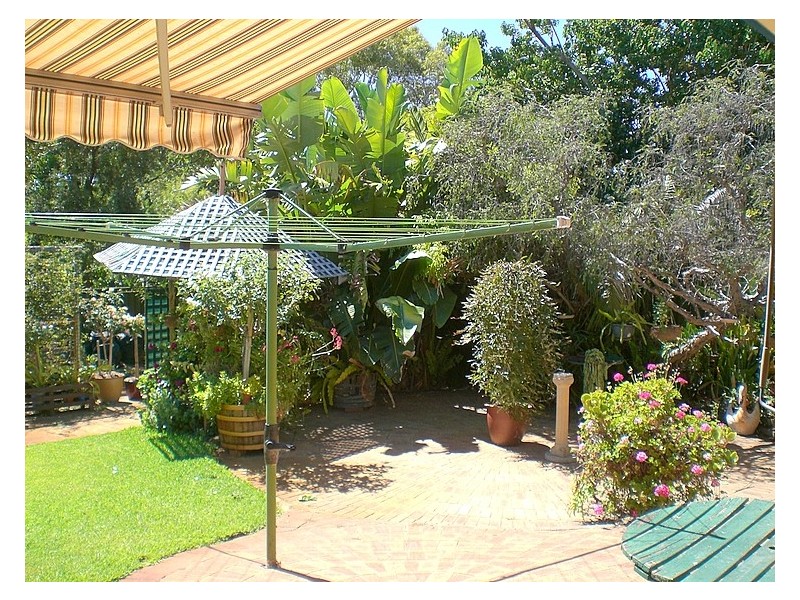 2 Batten Street, Coolbellup WA 6163