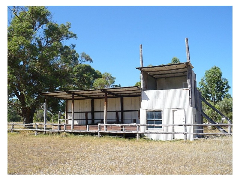 240 DE HAER ROAD, Wandi WA 6167