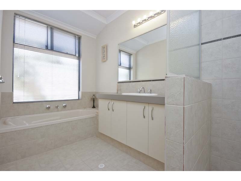 23 Murrumbidgee Drive, Hammond Park WA 6164