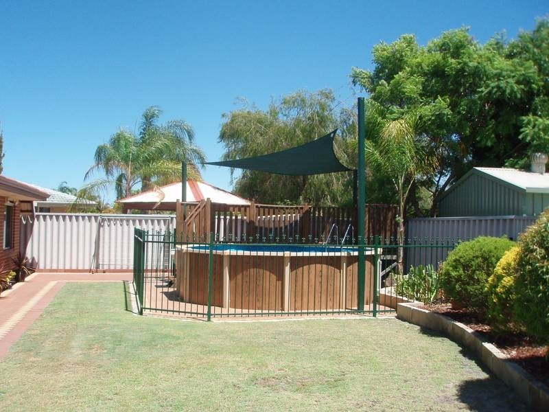 13 Jenniphur Court, Atwell WA 6164