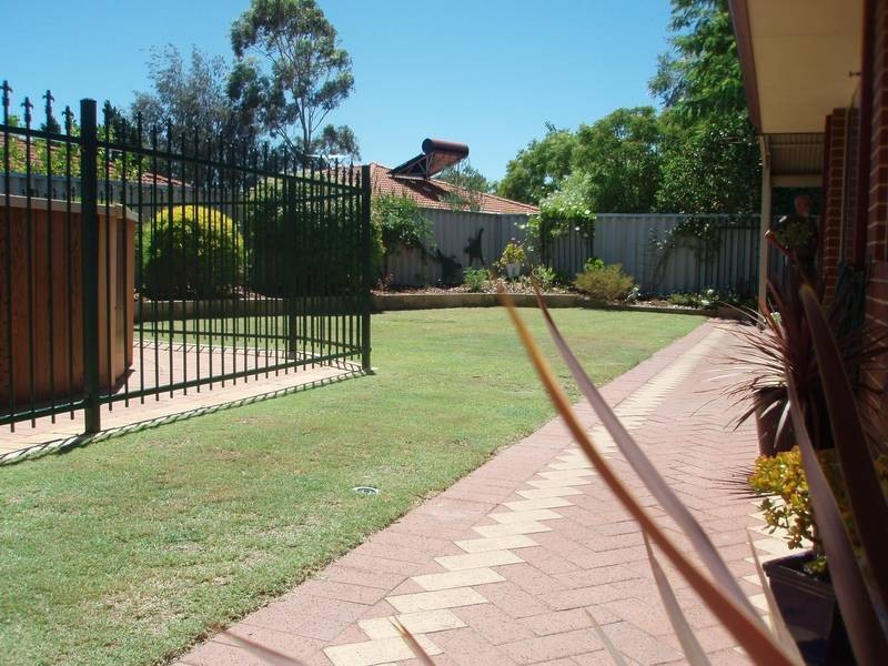 13 Jenniphur Court, Atwell WA 6164