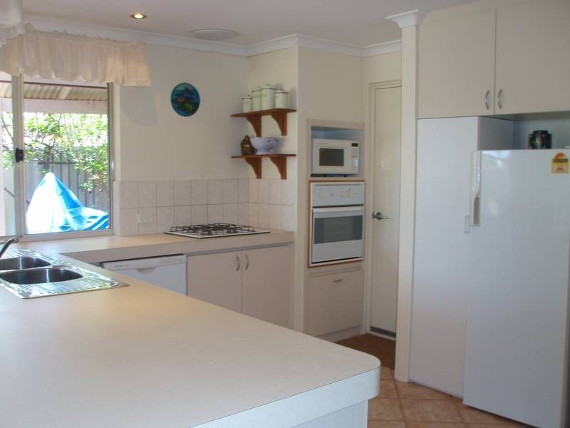 13 Jenniphur Court, Atwell WA 6164