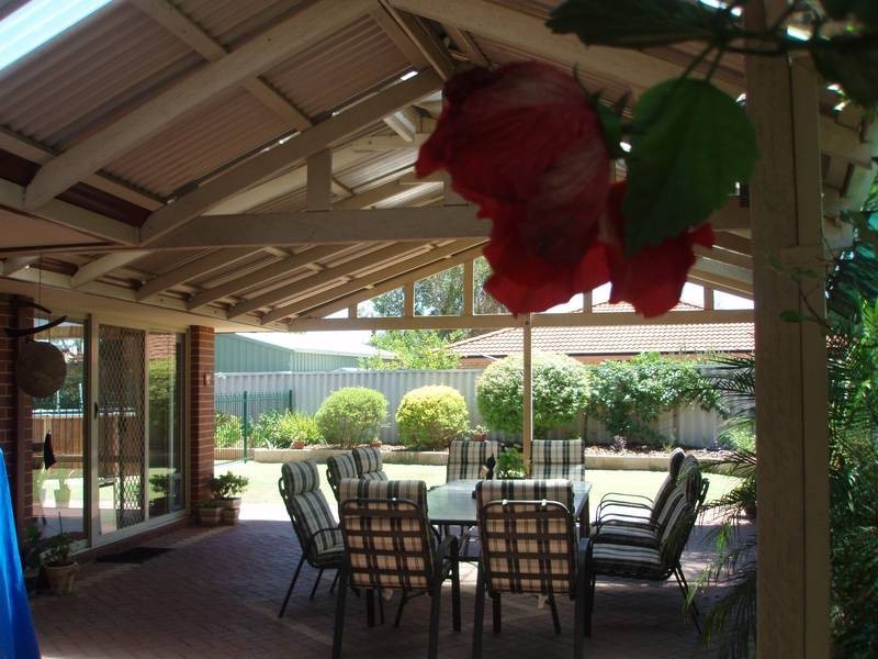 13 Jenniphur Court, Atwell WA 6164