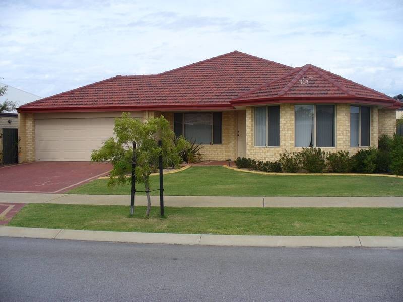 11 Bingham Drive, Success WA 6164