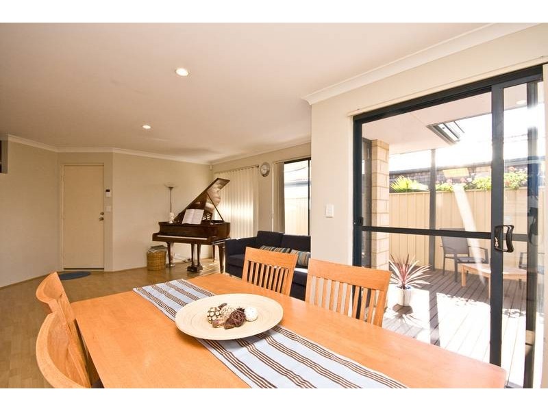 2 Beroona Way, South Lake WA 6164