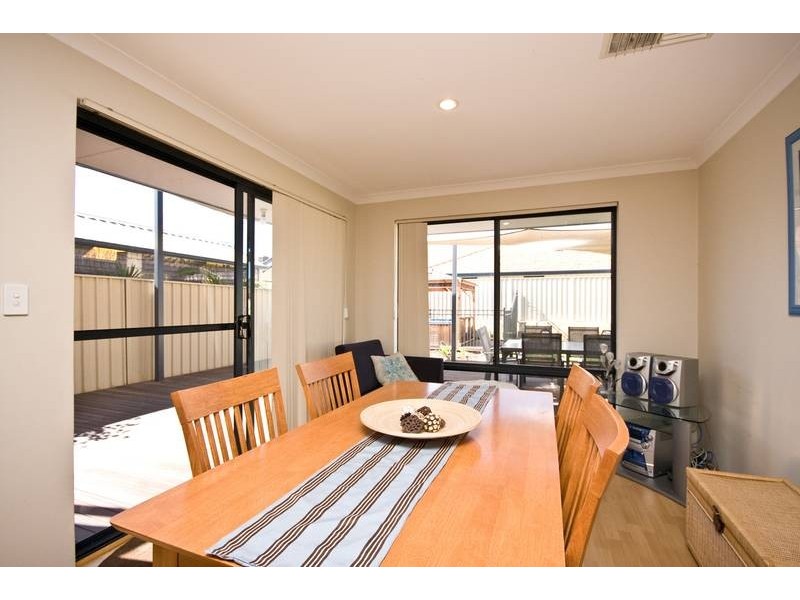 2 Beroona Way, South Lake WA 6164