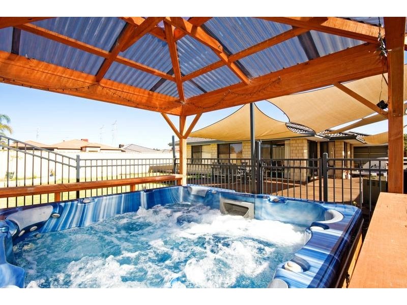 2 Beroona Way, South Lake WA 6164