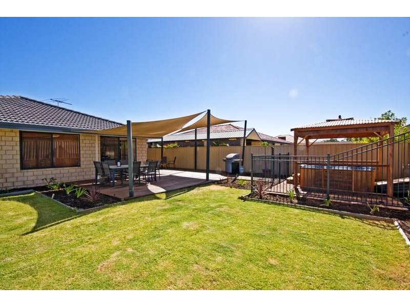 2 Beroona Way, South Lake WA 6164