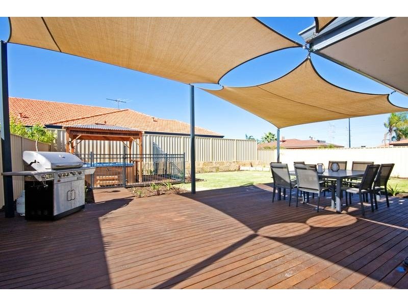 2 Beroona Way, South Lake WA 6164