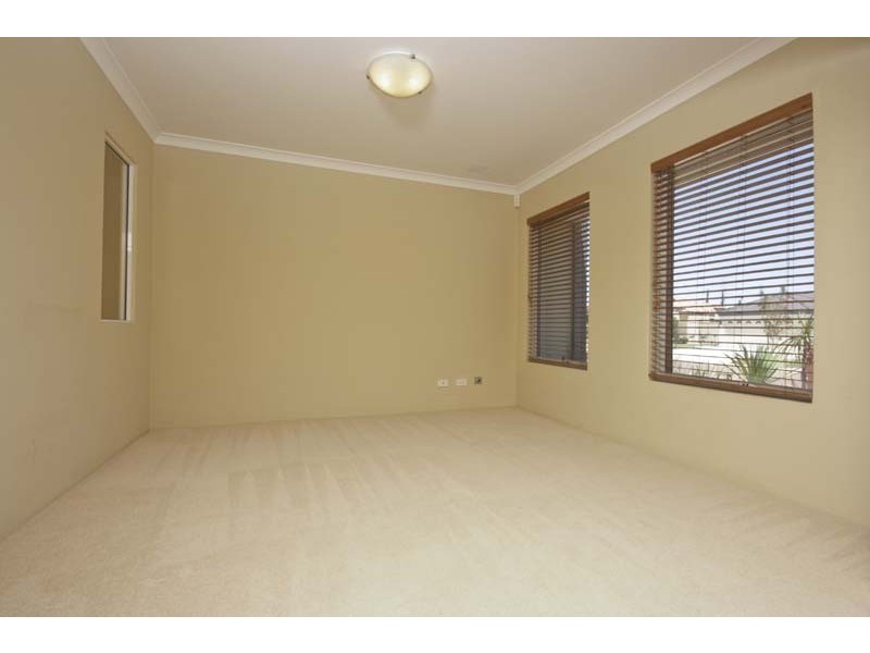 1/25 Ellesmere Circuit, Success WA 6164