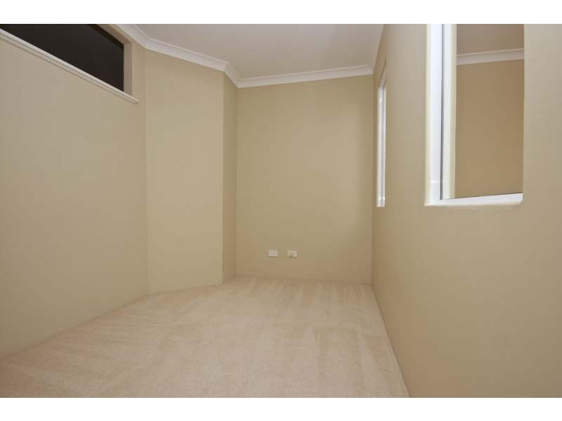 1/25 Ellesmere Circuit, Success WA 6164