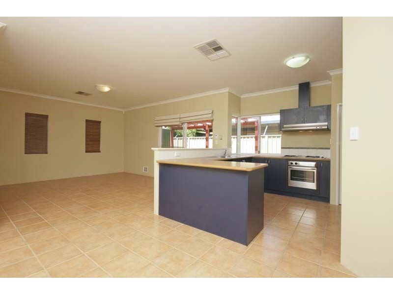 1/25 Ellesmere Circuit, Success WA 6164
