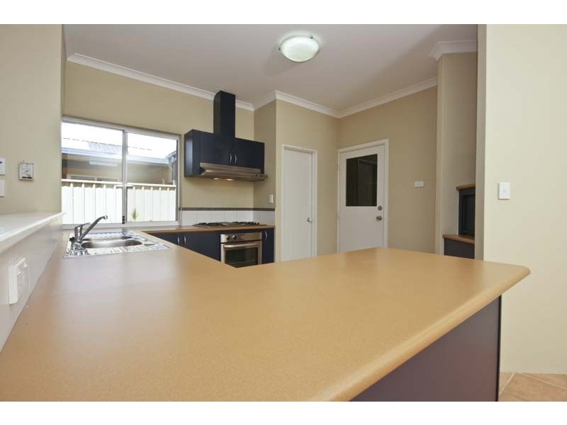 1/25 Ellesmere Circuit, Success WA 6164