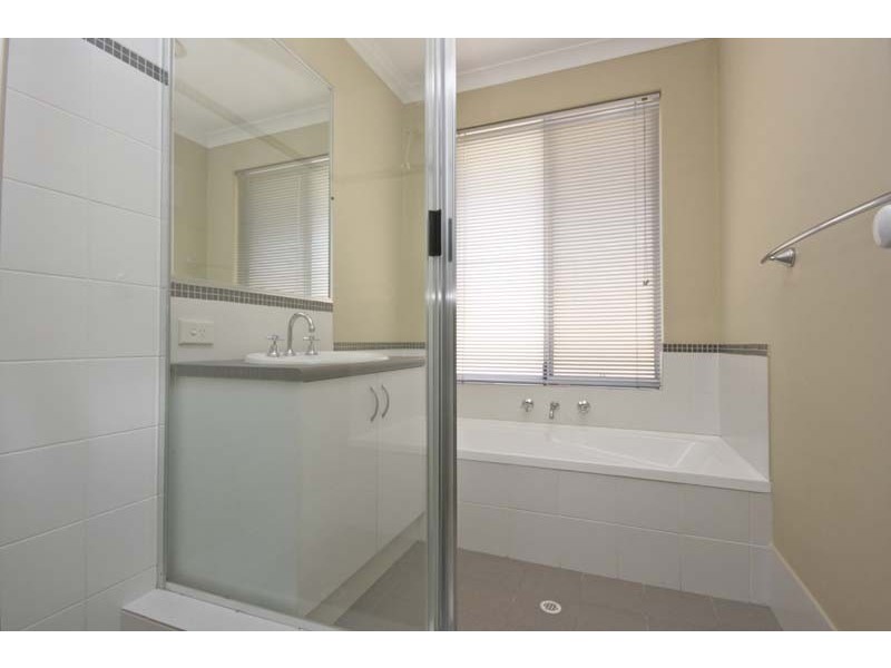 1/25 Ellesmere Circuit, Success WA 6164