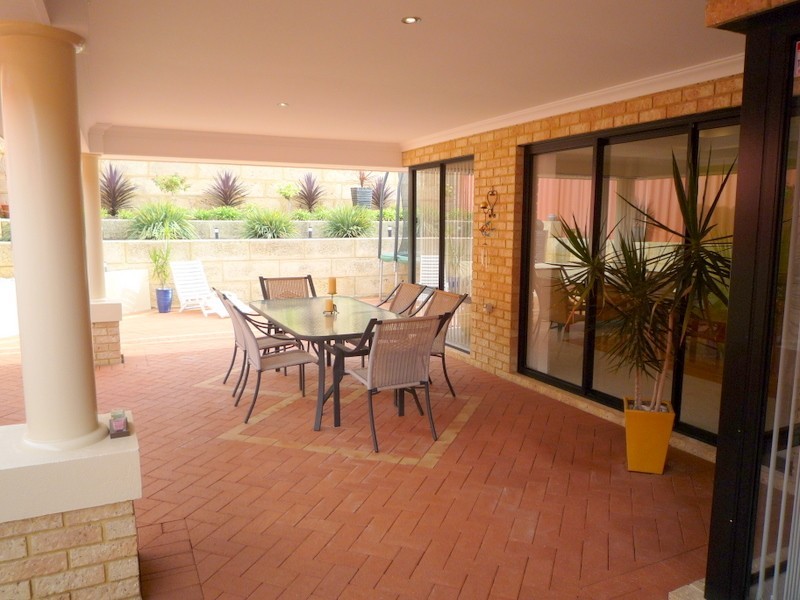 16 Carrello Circuit, Coogee WA 6166