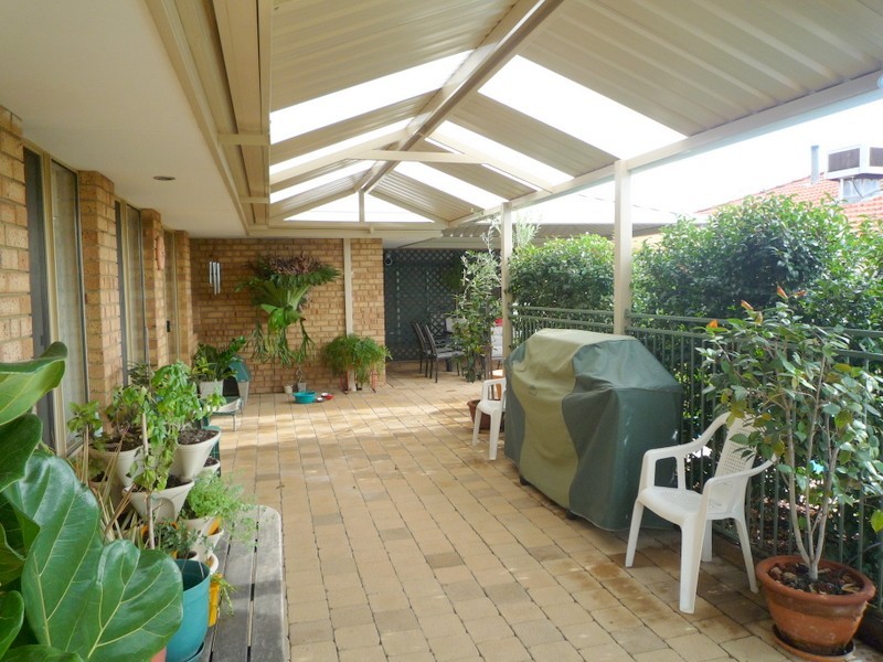 9 Hamlet Court, Bibra Lake WA 6163