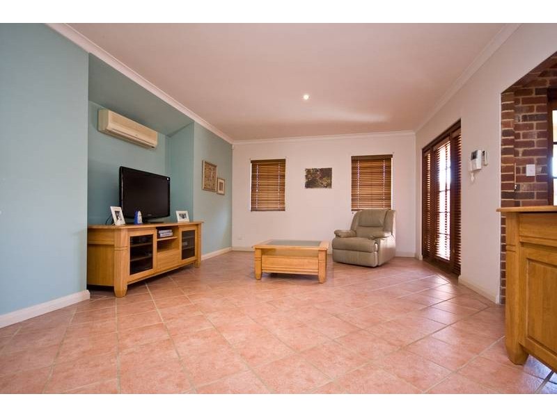 9 Orsulich Loop, Spearwood WA 6163