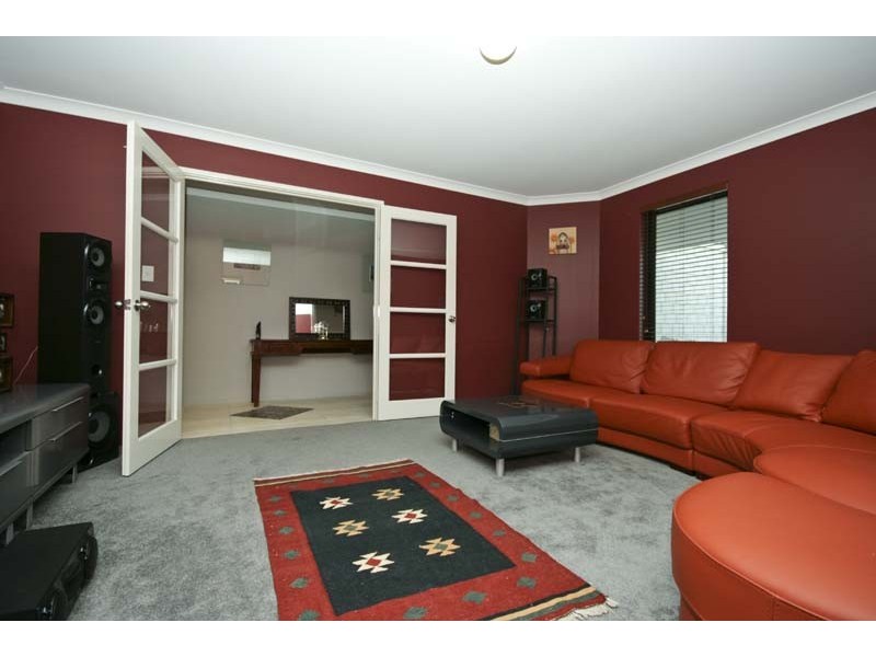 4 Leichhardt Crossing, Hammond Park WA 6164