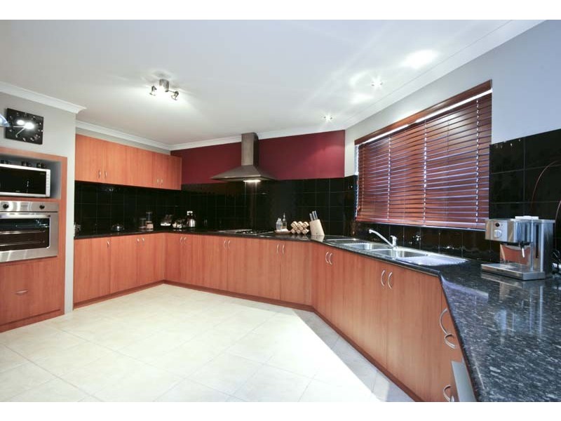 4 Leichhardt Crossing, Hammond Park WA 6164