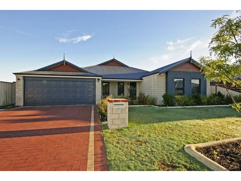 4 Leichhardt Crossing, Hammond Park WA 6164