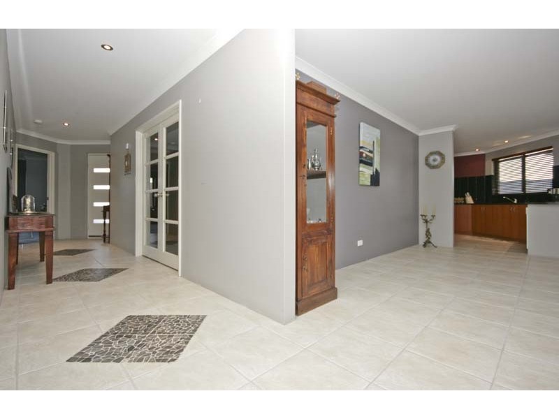 4 Leichhardt Crossing, Hammond Park WA 6164