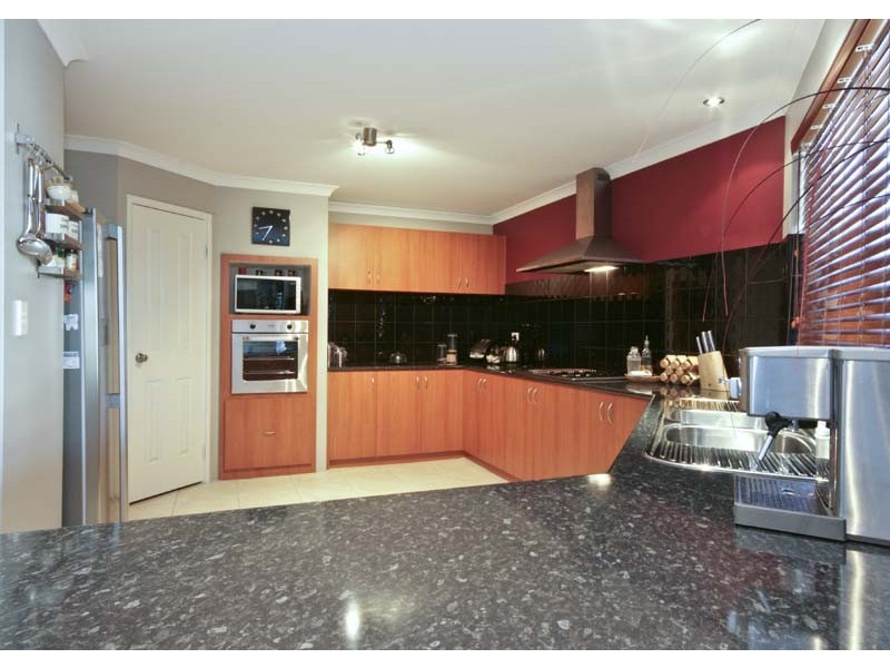 4 Leichhardt Crossing, Hammond Park WA 6164