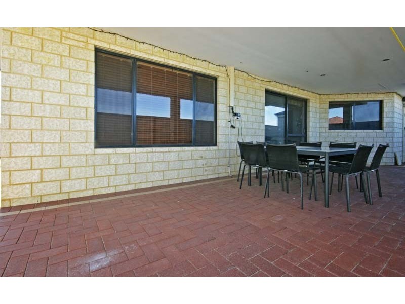 4 Leichhardt Crossing, Hammond Park WA 6164