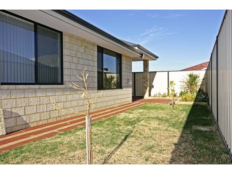 4 Leichhardt Crossing, Hammond Park WA 6164