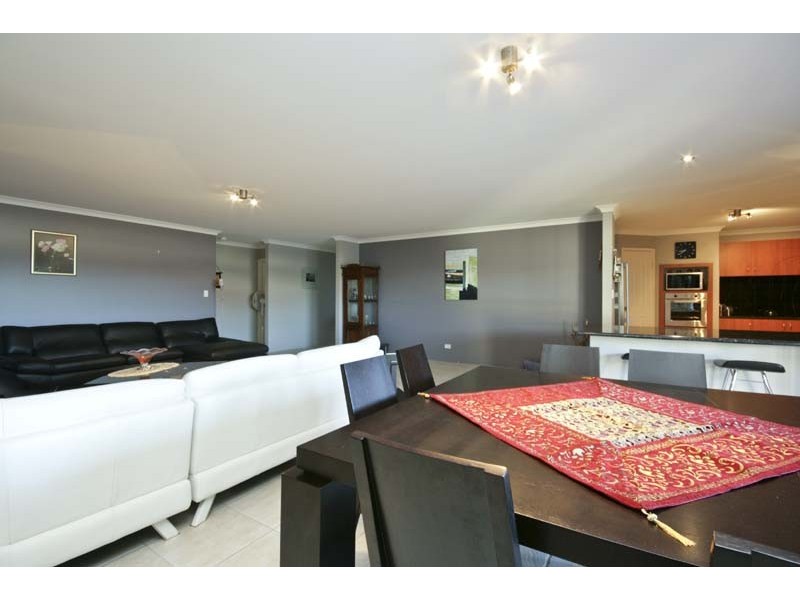 4 Leichhardt Crossing, Hammond Park WA 6164