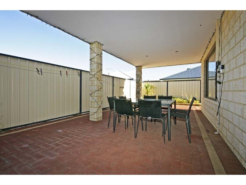 4 Leichhardt Crossing, Hammond Park WA 6164