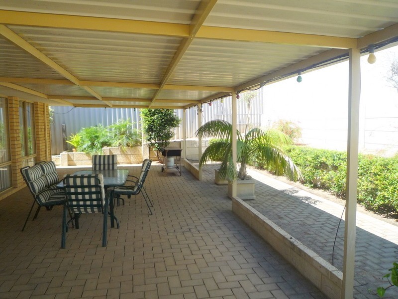 2 Pollard Court, Yangebup WA 6164