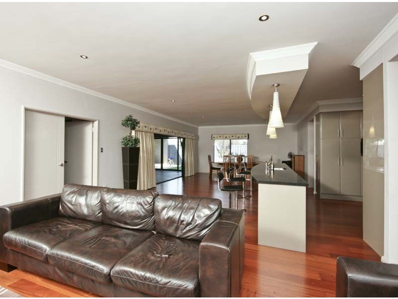 8 Dionysus Terrace, Atwell WA 6164