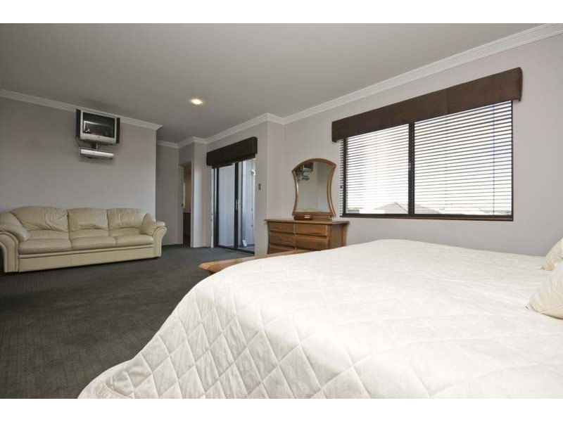 8 Dionysus Terrace, Atwell WA 6164