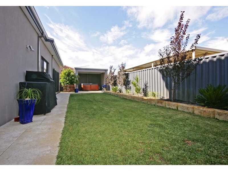 8 Dionysus Terrace, Atwell WA 6164