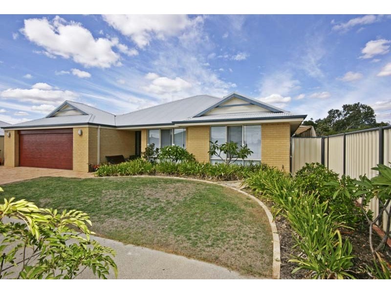 35 Leichhardt Crossing, Hammond Park WA 6164