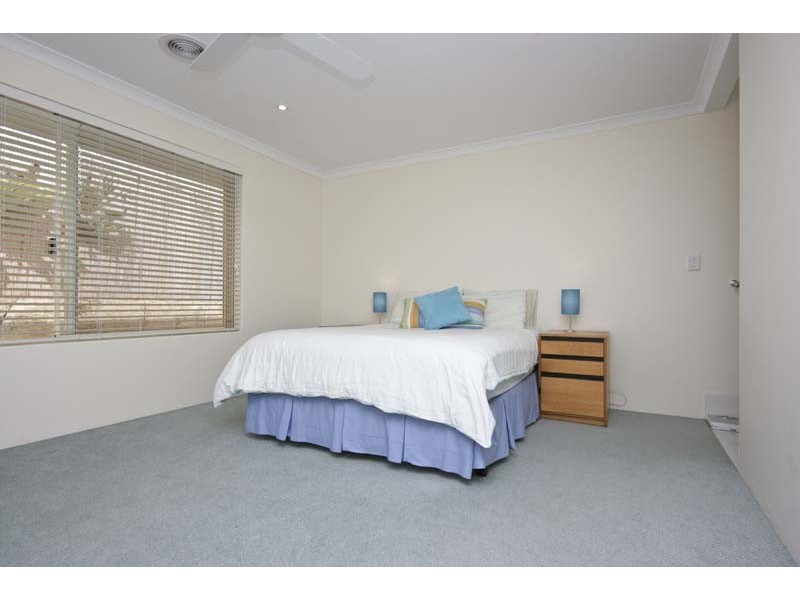 35 Leichhardt Crossing, Hammond Park WA 6164
