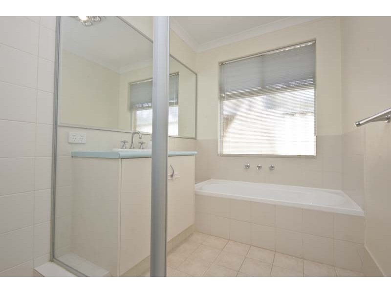 35 Leichhardt Crossing, Hammond Park WA 6164