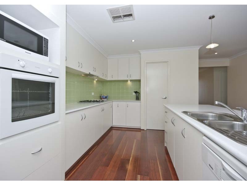 35 Leichhardt Crossing, Hammond Park WA 6164