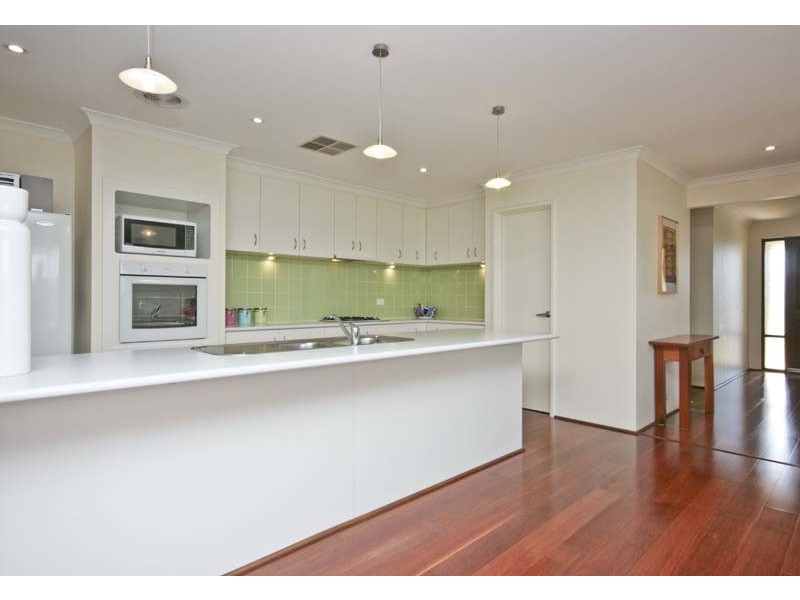 35 Leichhardt Crossing, Hammond Park WA 6164
