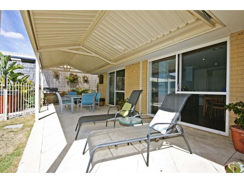 35 Leichhardt Crossing, Hammond Park WA 6164